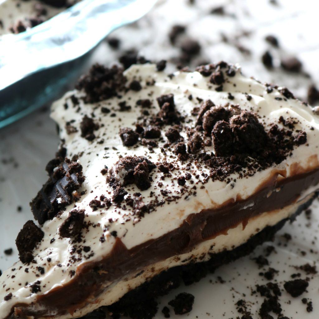 Oreo Chocolate Cheesecake Pie - Sugar n' Spice Gals