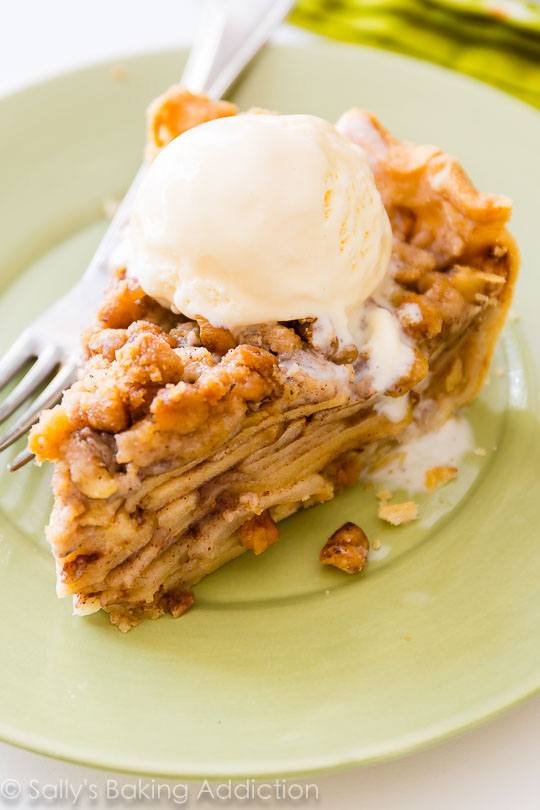 apple-crumble-pie-heavy-on-the-crumble-topping-recipe-on-sallysbakingaddiction-com-3